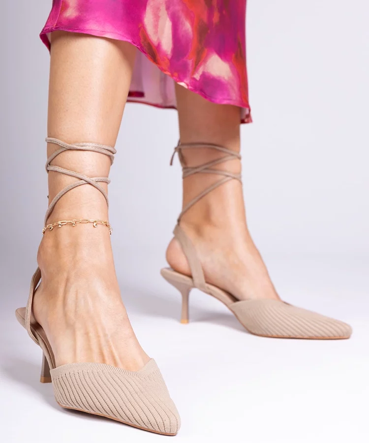 Brązowe czółenka materiałowe na szpilce z otwartą pietą Palman