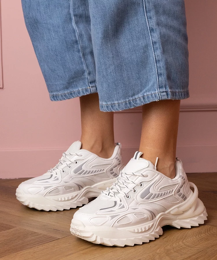 Białe sneakersy sportowe na stylowej podeszwie Carina