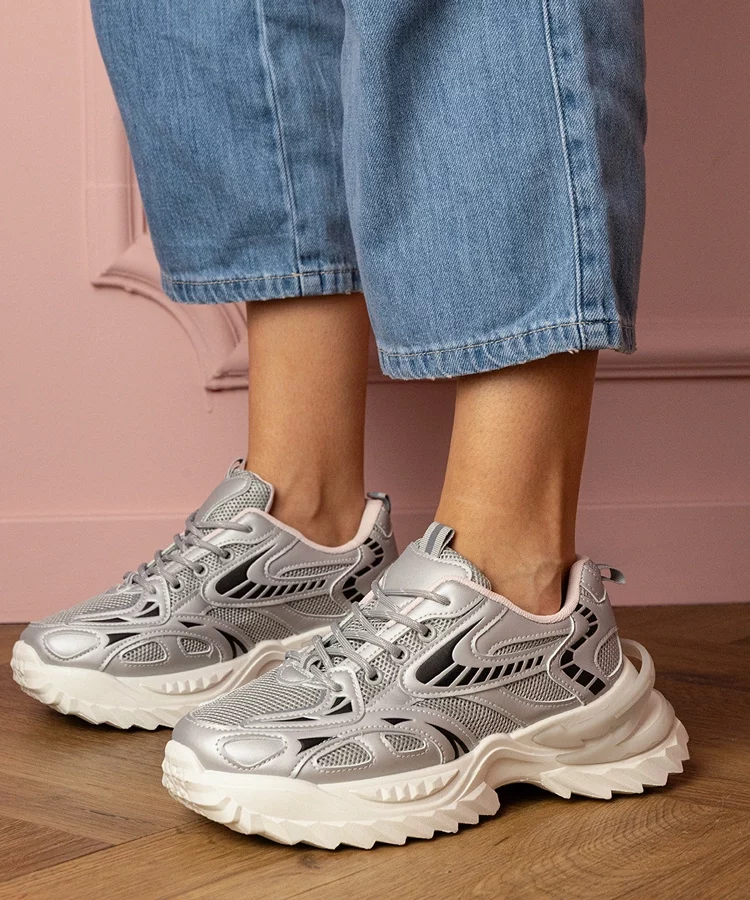 Srebrne sneakersy sportowe na stylowej podeszwie Carina