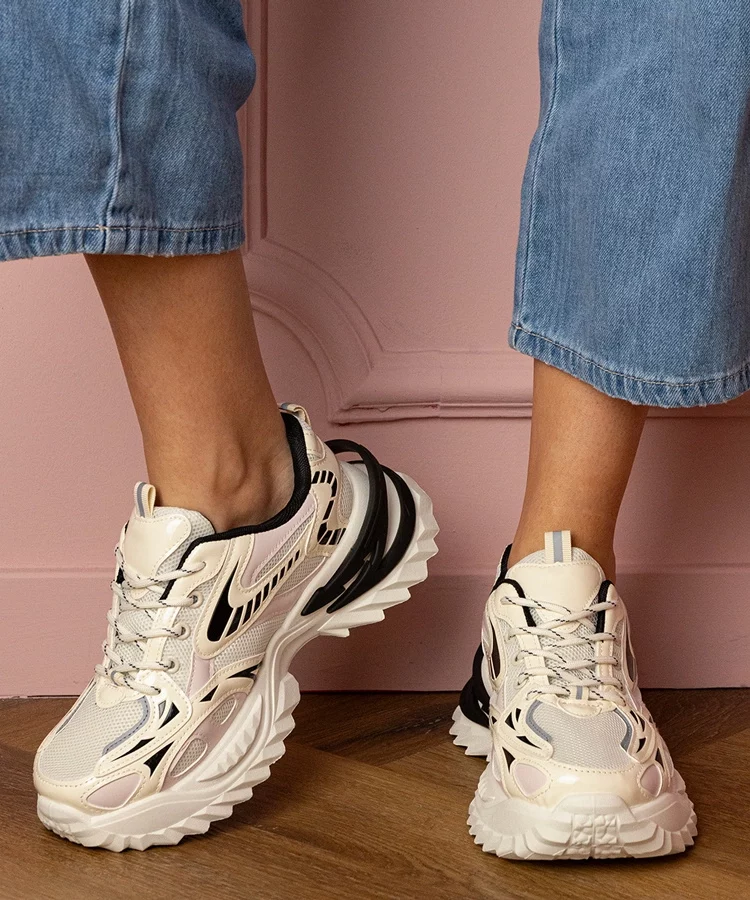 Beżowe sneakersy sportowe na stylowej podeszwie Carina