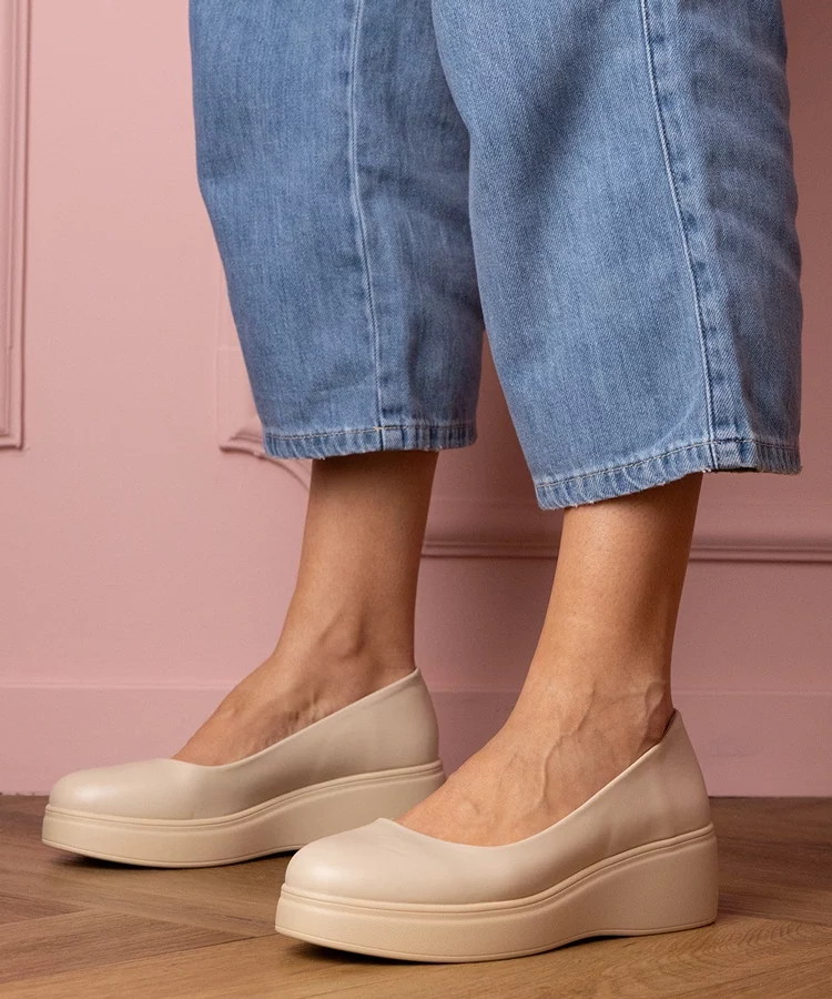 Beżowe półbuty na platformie z ekoskóry Huron