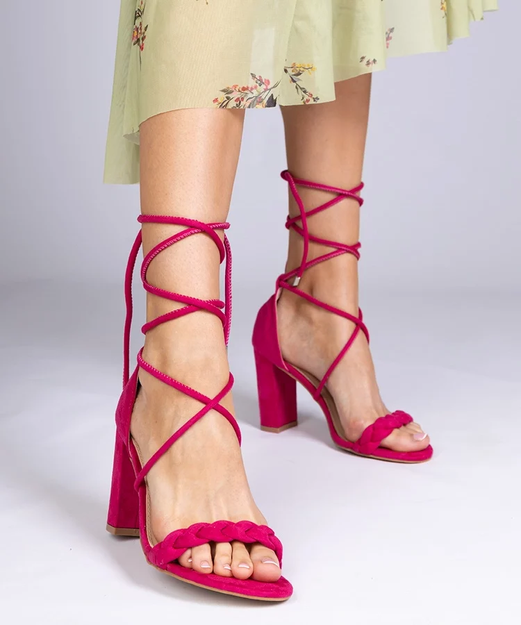 Różowe sandały wiązane na słupku wiązane Elesinda