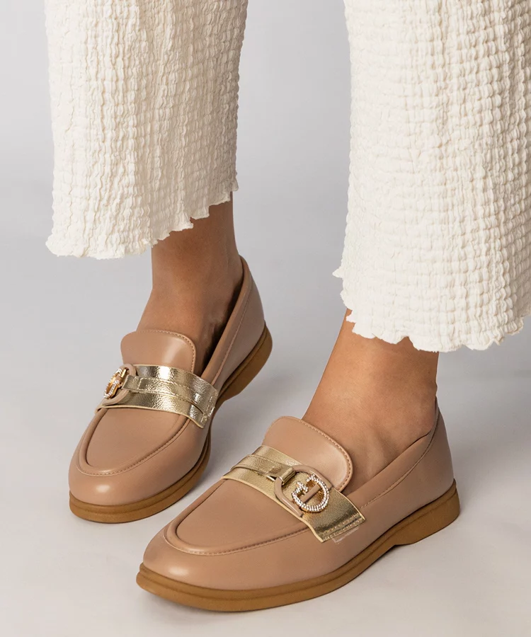 Kremowe mokasyny z ekoskóry z cyrkoniami Berita