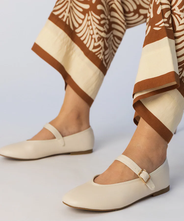 Beżowe balerinki damskie ze sprzączką Mollis