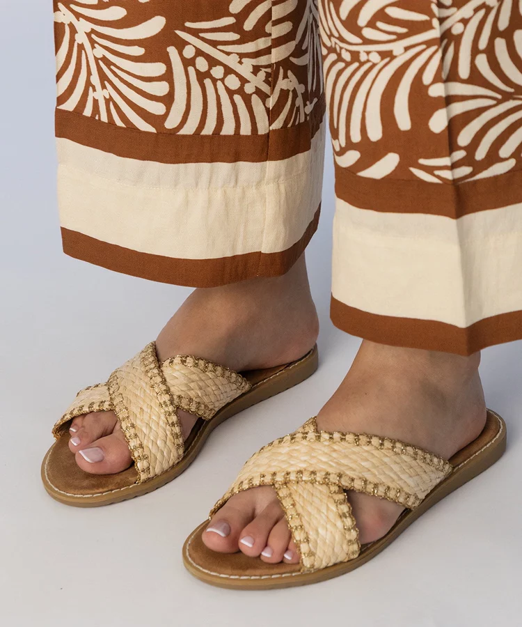 Beżowe klapki damskie plecione Ellinara