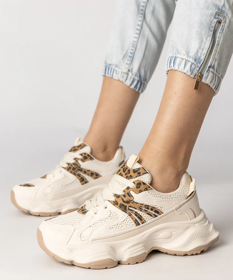Beżowe sneakersy damskie sportowe z panterkową wstawką Sandra