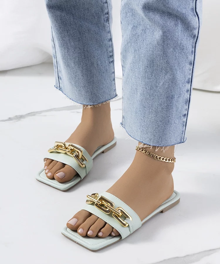 Zielone eleganckie klapki z łańcuchem Cherell