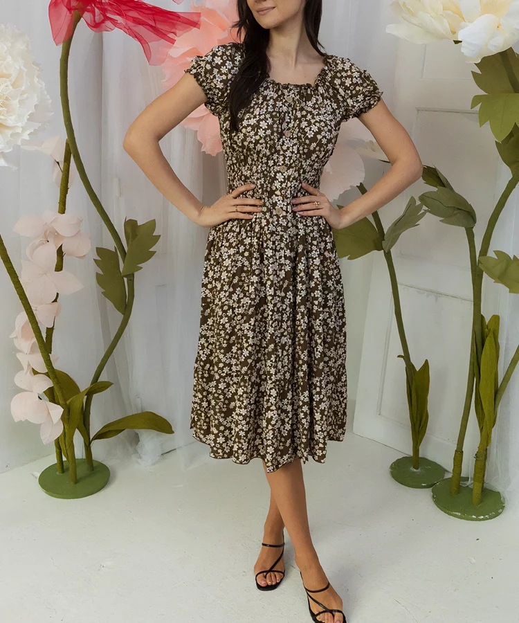 Brązowa sukienka midi na krótki rękaw Allania