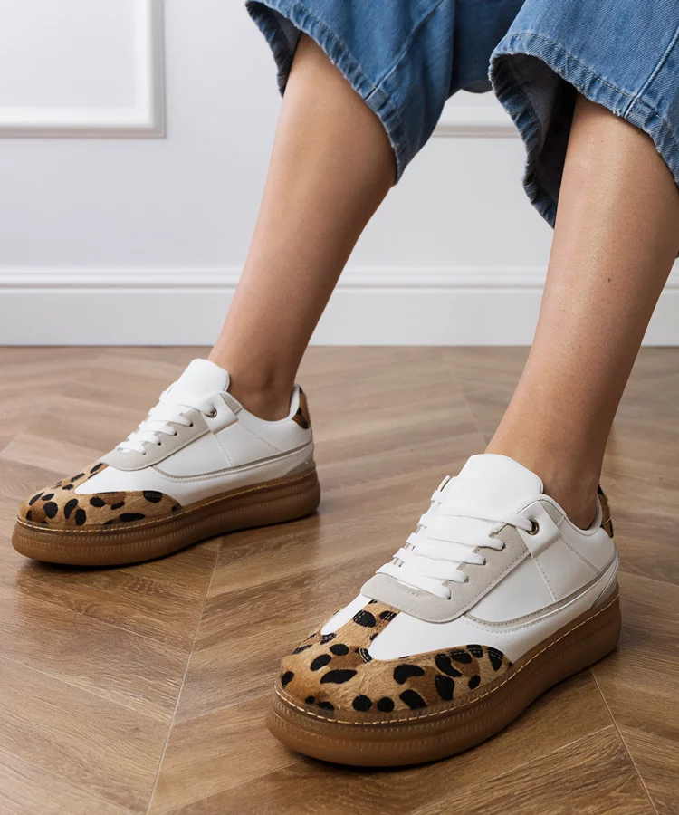 Białe sneakersy z panterkowym dodatkiem Meril