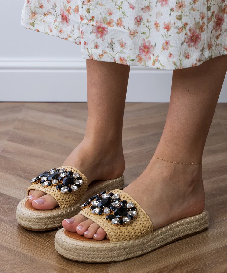 Beżowe klapki espadryle z czarnymi kryształkami Luas