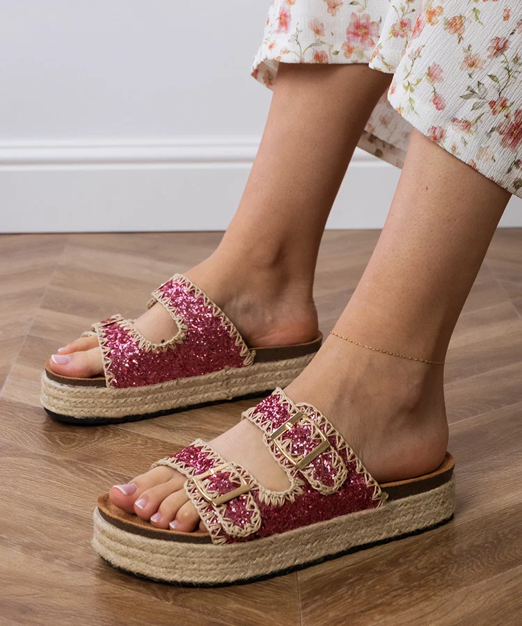 Różowe klapki espadryle brokatowe z klamerkami Induri