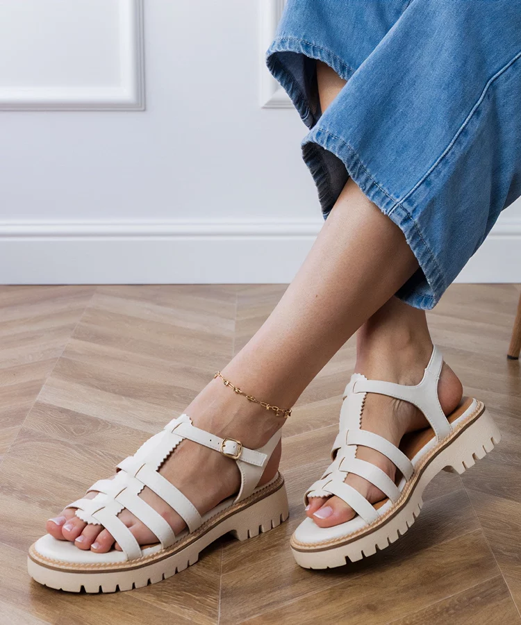 Białe sandały gladiatorki ze sprzączką Dunara