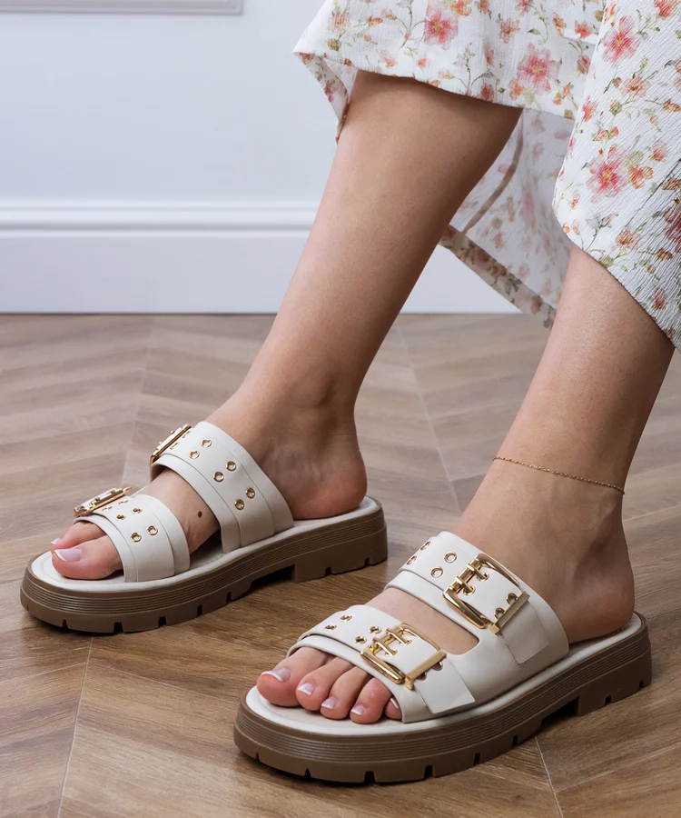 Beżowe klapki płaskie z klamrami na paskach Liluna