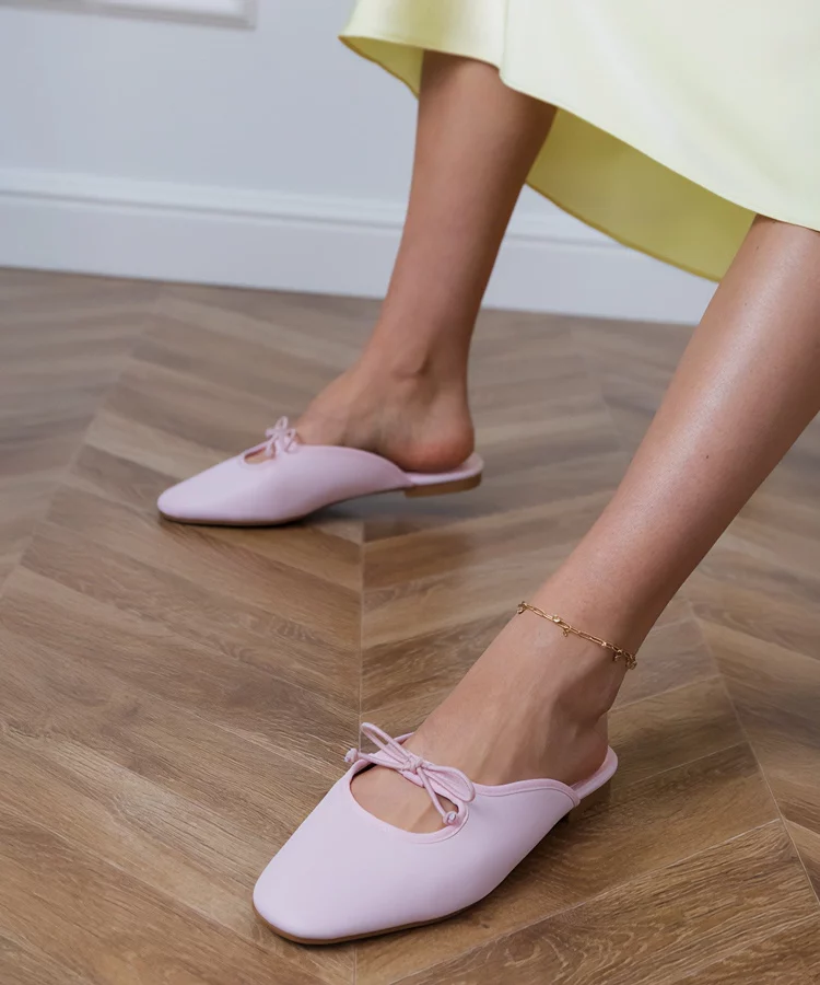 Różowe klapki zabudowane na płaskiej podeszwie Matila