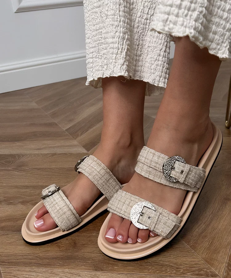 Beżowe klapki z paskami i cyrkoniami na klamrach Lalis