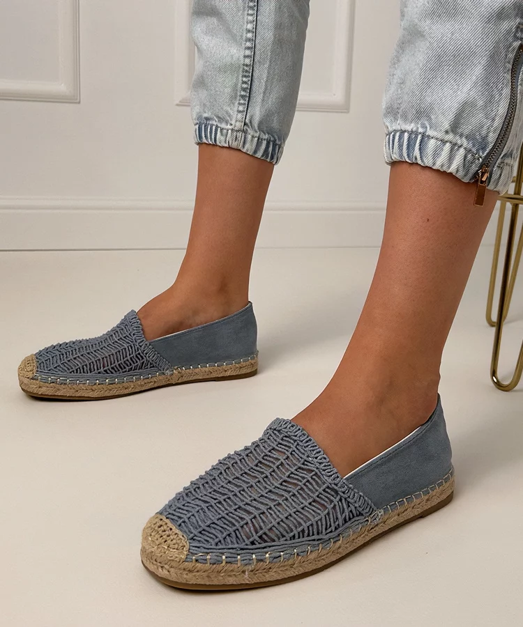 Niebieskie espadryle ażurowe na platformie Plevis