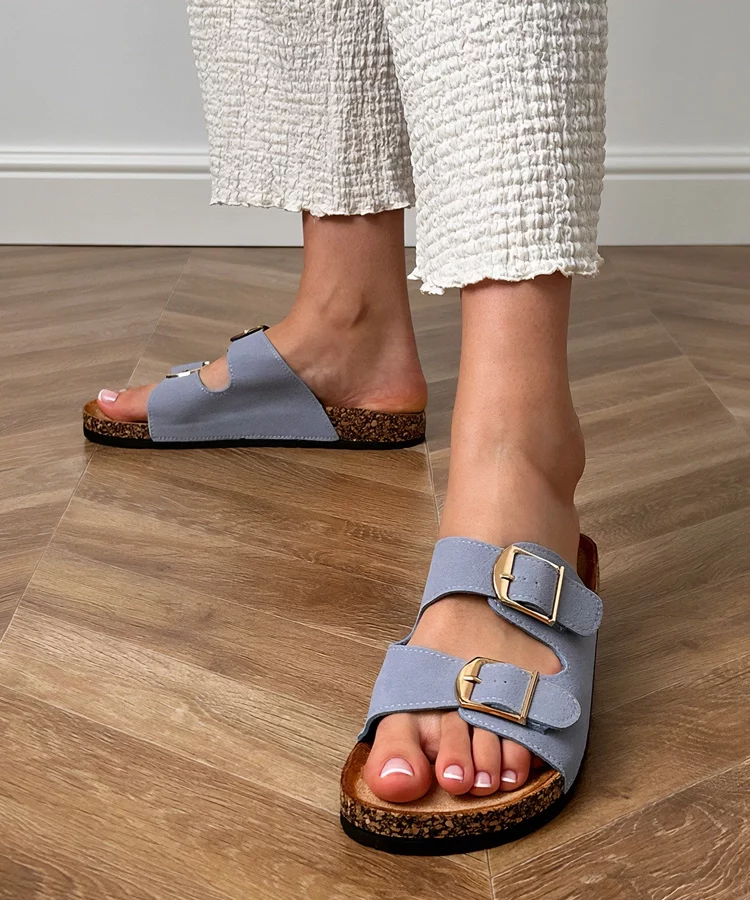 Niebieskie klapki z klamrami na korkowej podeszwie Cloud