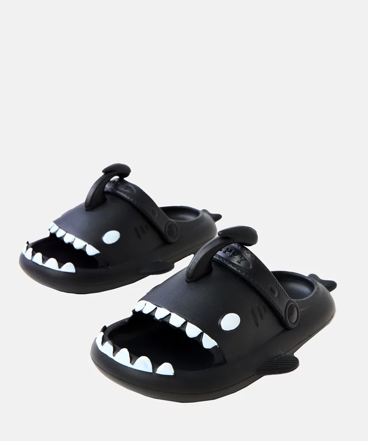Czarne klapki dziecięce z motywem rekina Tossi