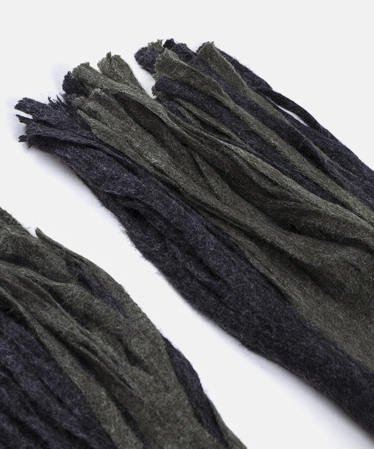 Zielono-szary szal z frędzlami Lana