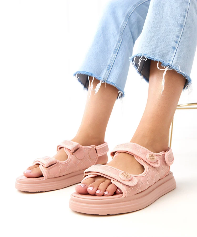 Różowe sandały z regulowanymi paskami Brodni