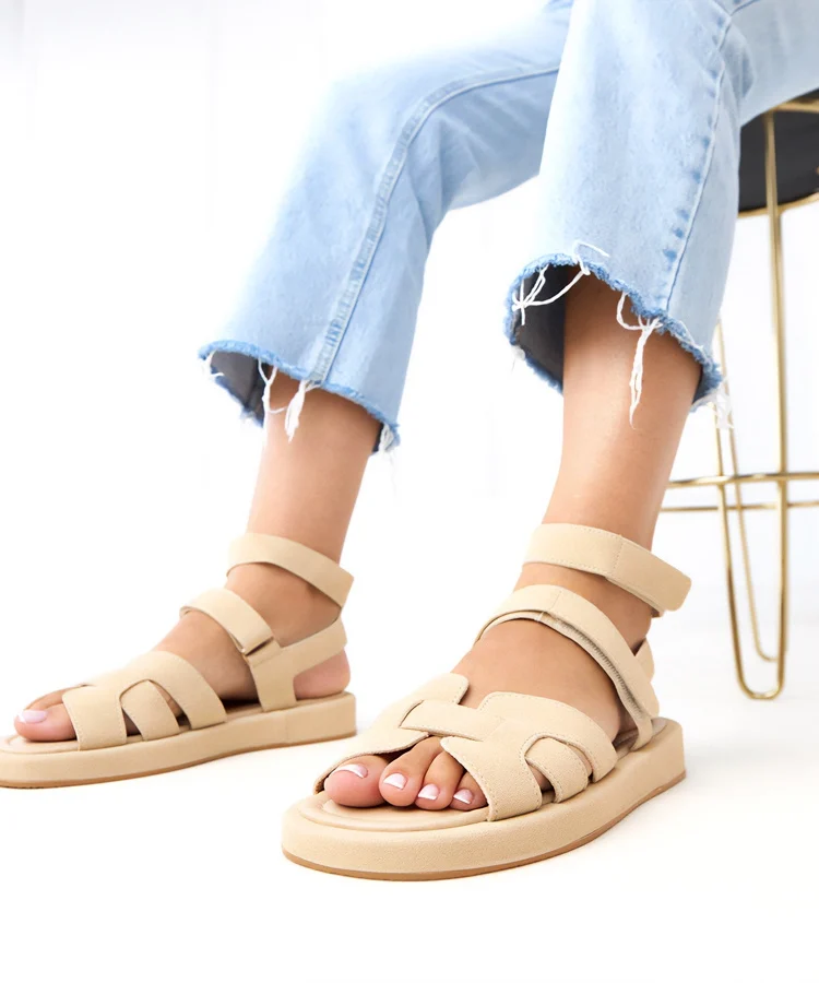 Beżowe sandały zapinane na kostce Maimuna