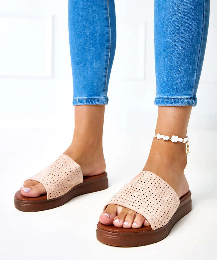 Różowe klapki z ażurową cholewką Idabel