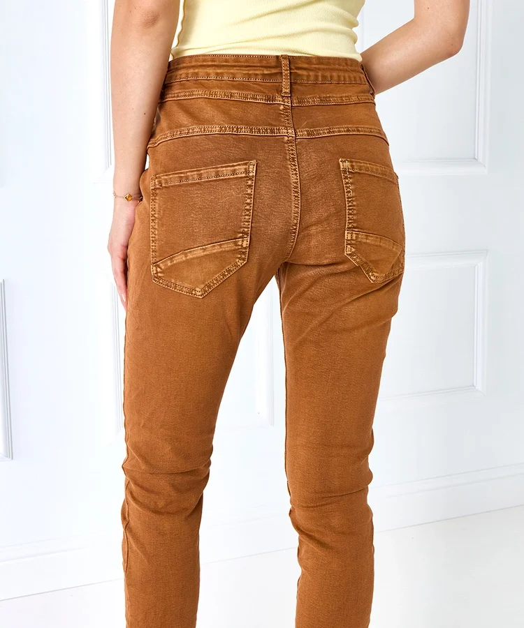 Brązowe spodnie zdobione przeszyciami Heavner