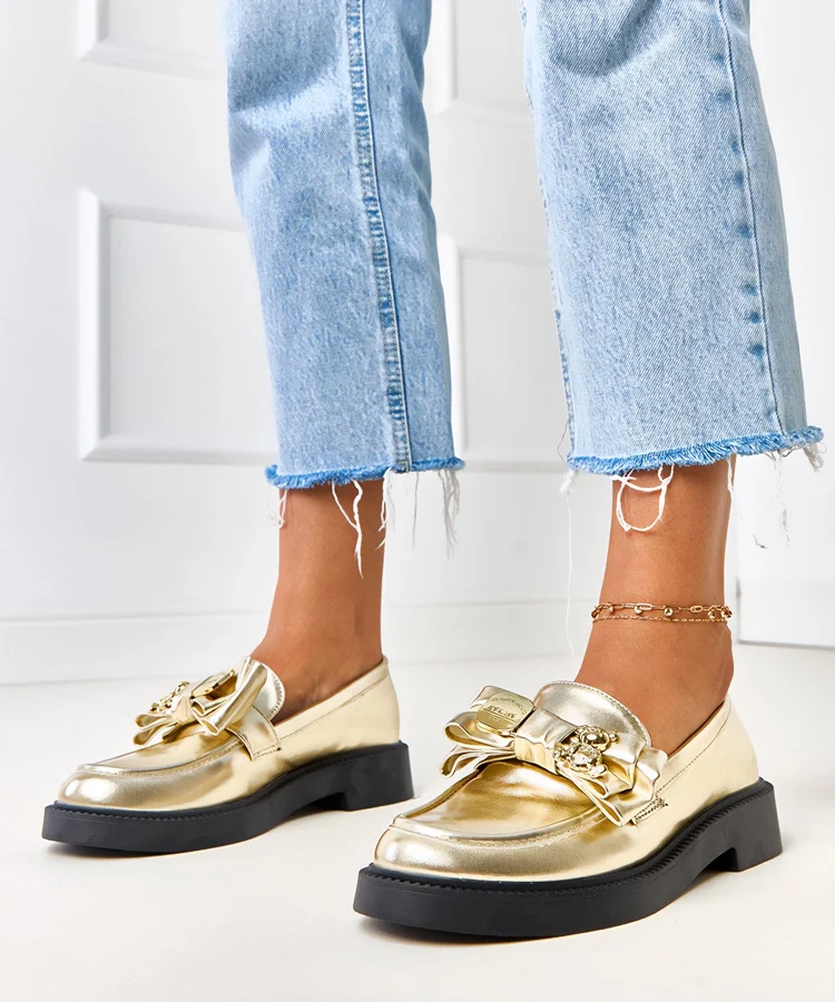 Złote mokasyny z kokardką i misiem Teriwa