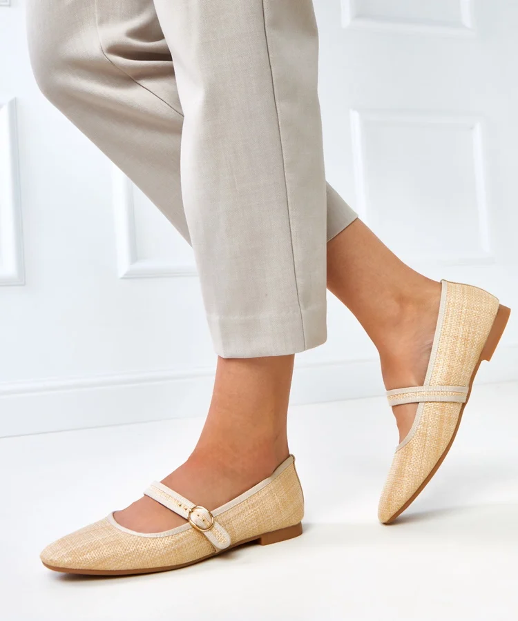 Beżowe balerinki plecione ze sprzączką Nonana