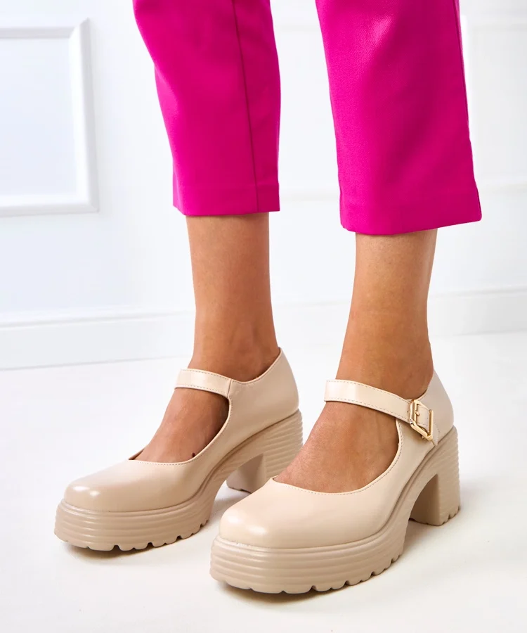 Beżowe półbuty na słupku z zapięciem Jelisa