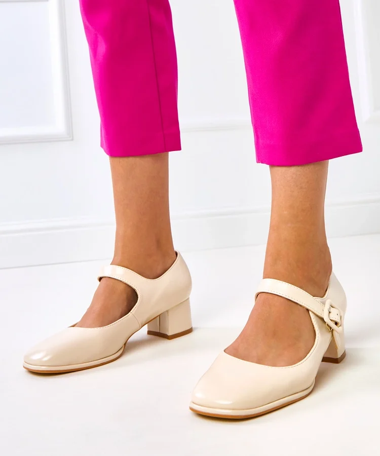 Beżowe czółenka z klamerką na niskim słupku Virag