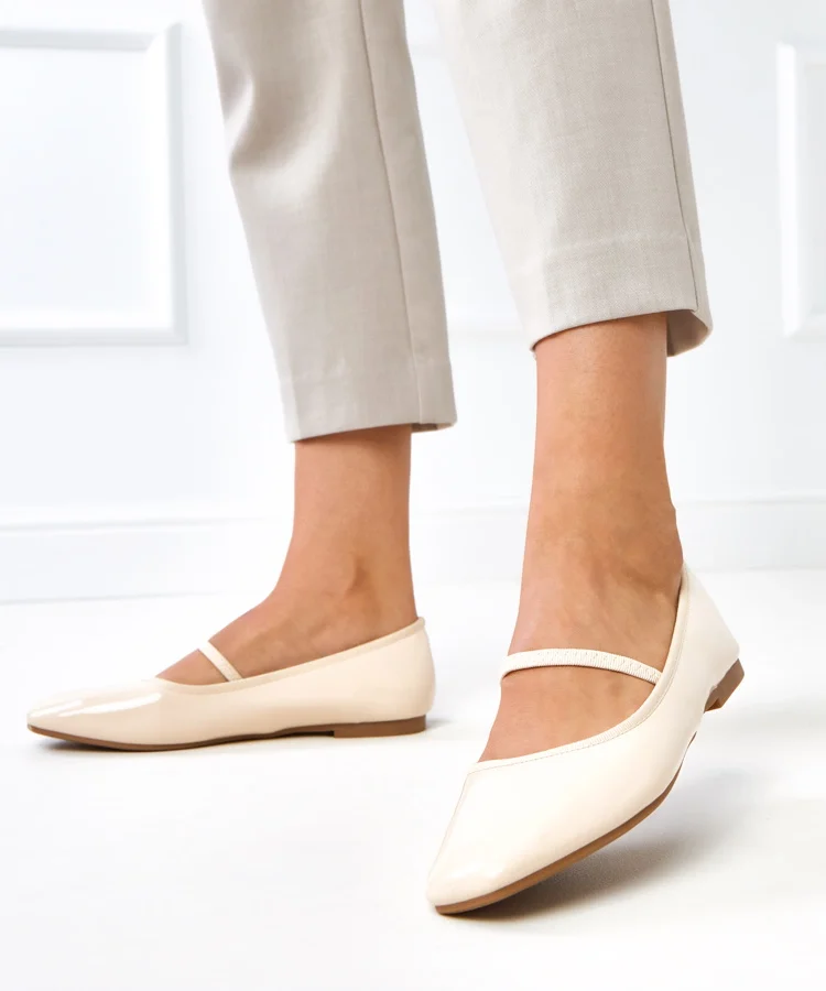 Beżowe lakierowane balerinki z gumką Lantos