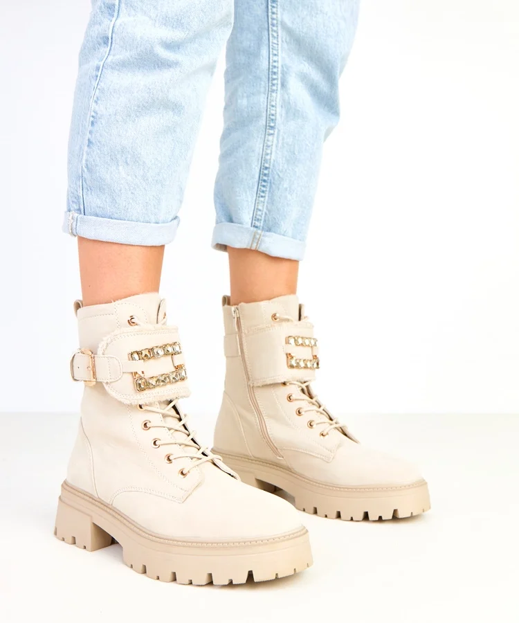 Beżowe ocieplane botki na platformie zdobione kamieniami Dajana