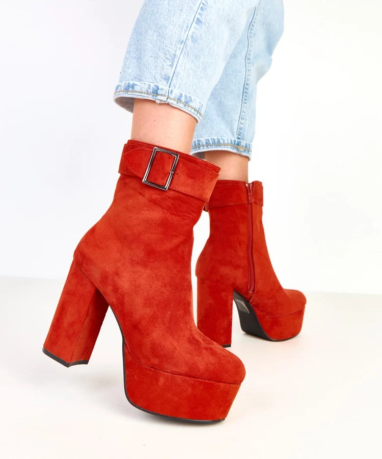 Pomarańczowe botki na platformie z ozdobną sprzączką Costa