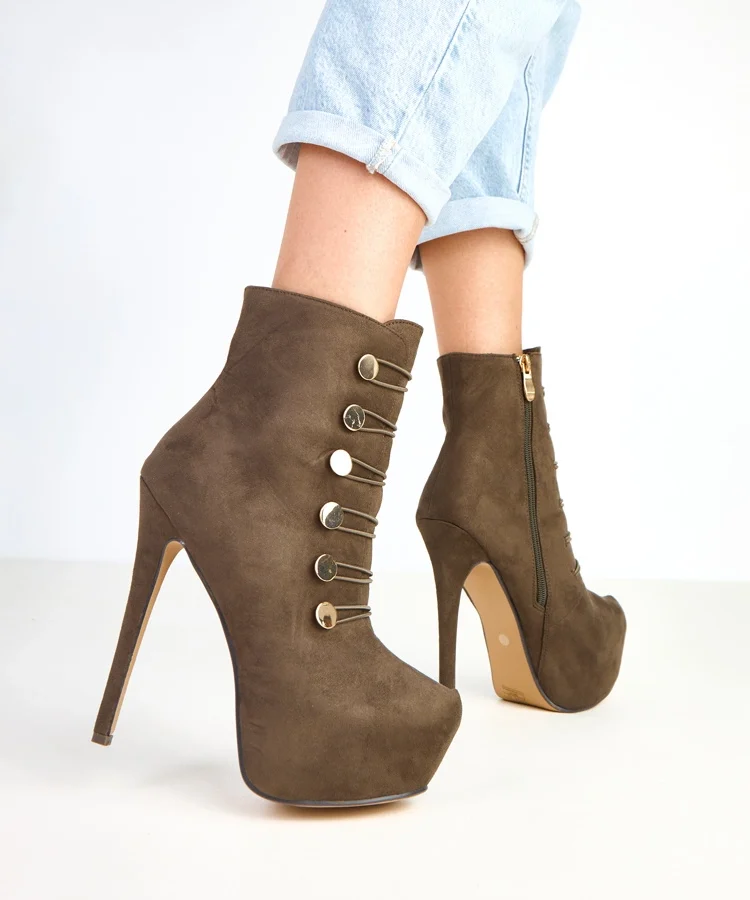 Zielone botki na szpilce ze złotymi guzikami  Courtney