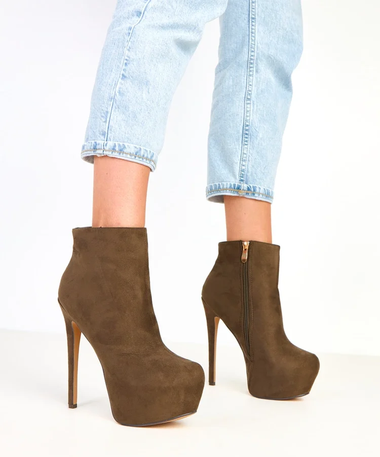 Zielone zamszowe botki na platformie i szpilce Riley