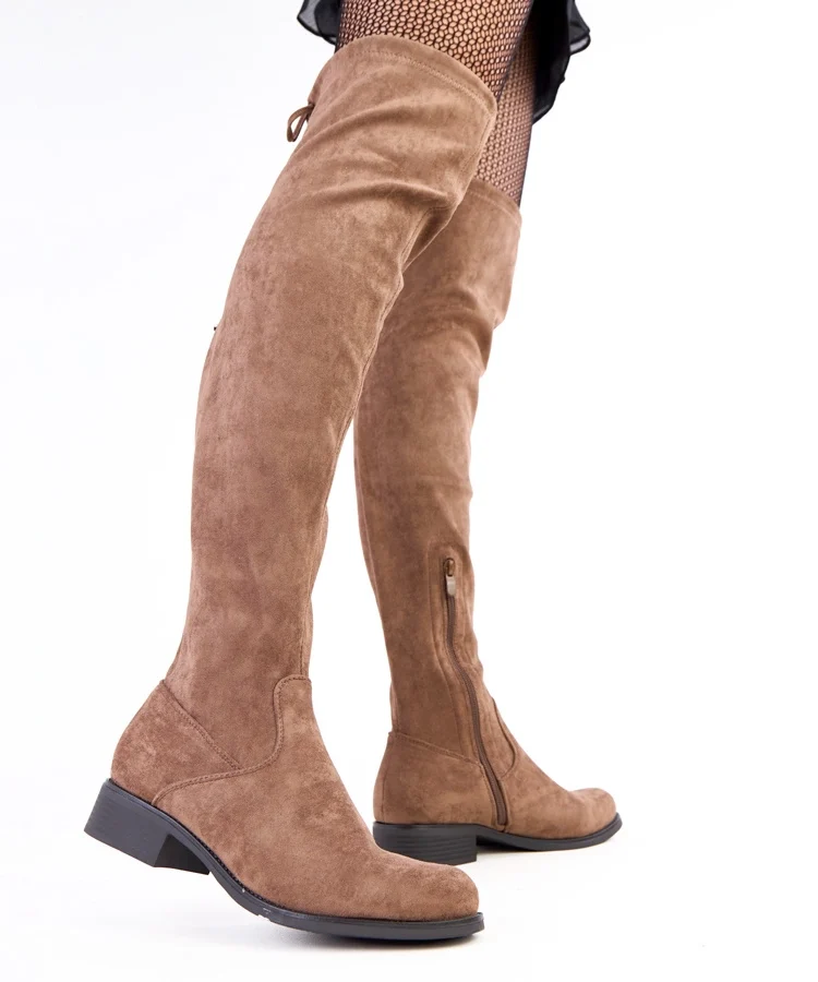 Beżowe kozaki na płaskiej podeszwie za kolano Heloren