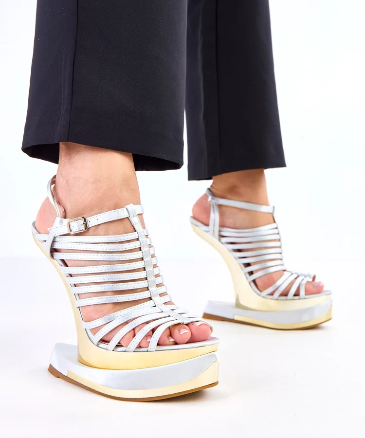 Szare sandały na futurystycznym obcasie Elizer