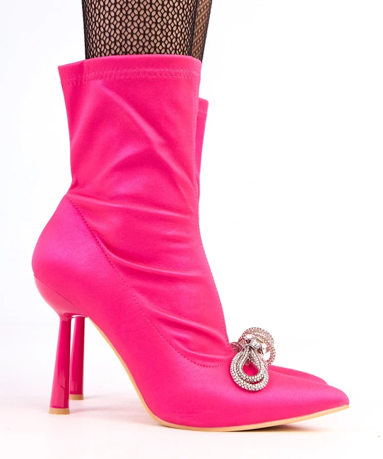Różowe satynowe botki z cyrkoniową kokardką Bellana