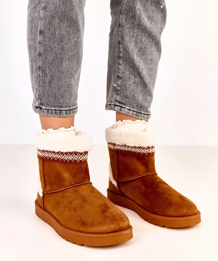 Karmelowe niskie śniegowce zdobione haftem Sensila