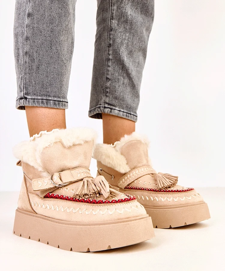 Beżowe śniegowce na platformie z frędzlami Maurisa