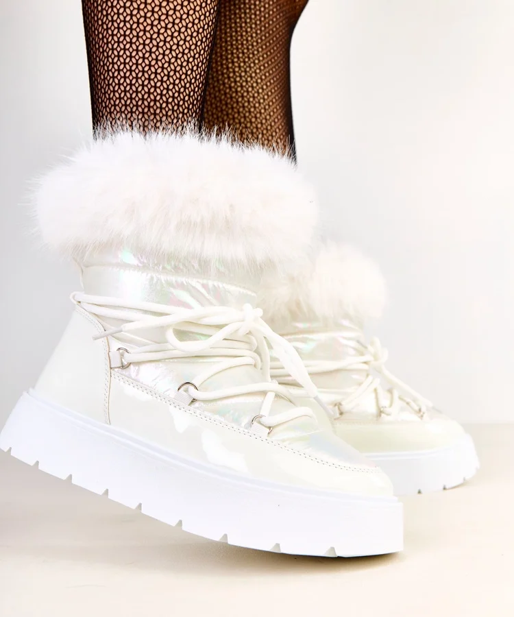 Białe śniegowce z sznurówkami i lakierowanym akcentem Garis