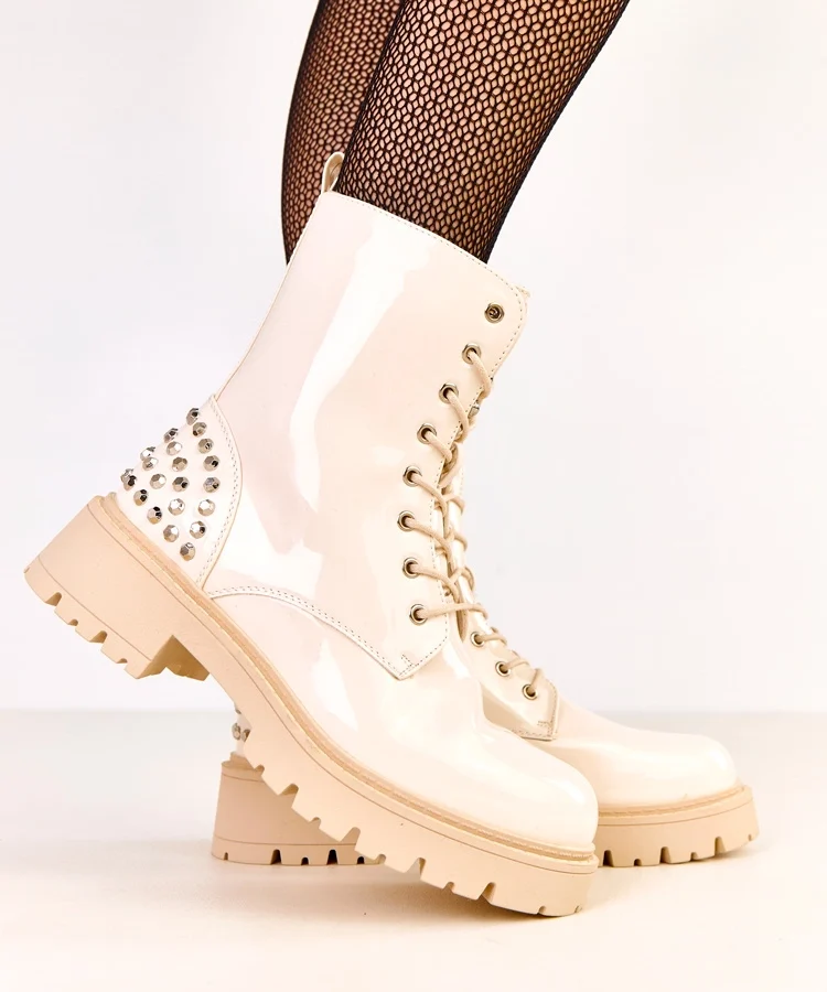 Beżowe traperki lakierowane z dżetami Marsley