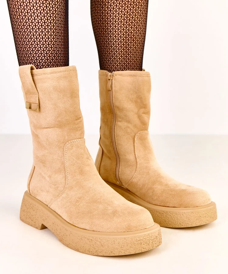 Beżowe botki ekozamszowe ze złotą ozdobą Mileda