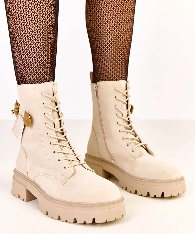 Beżowe traperki damskie zdobione złotym misiem Valery