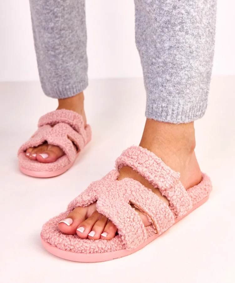 Różowe futrzane kapcie z otwartym przodem Greigan