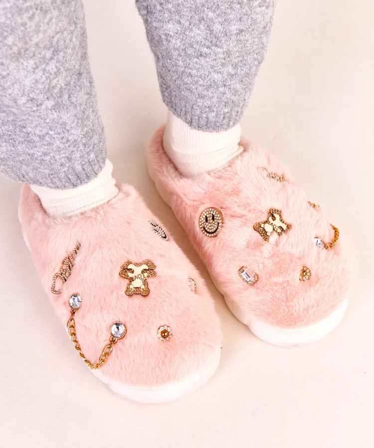 Różowe zabudowane kapcie z ozdobami Verdugo