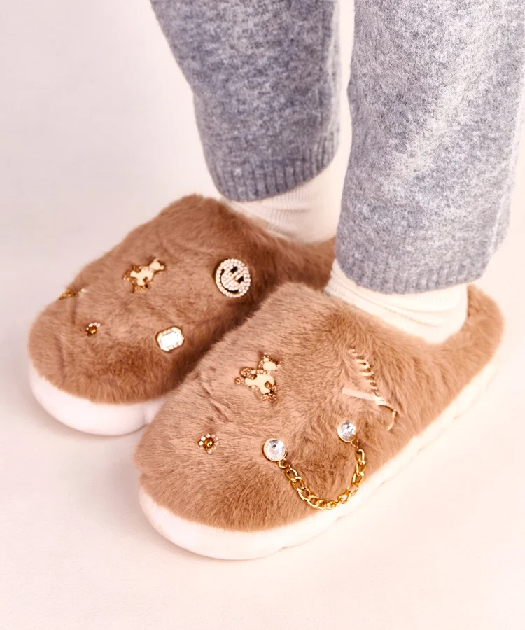 Brązowe zabudowane kapcie z ozdobami Verdugo