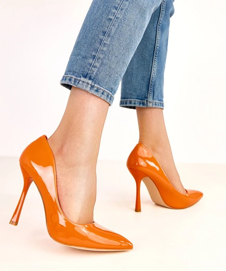 Pomarańczowe szpilki lakierowane Loretta
