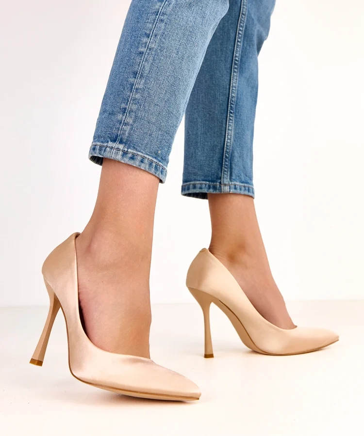 Beżowe szpilki z satynowym wykończeniem Cindy